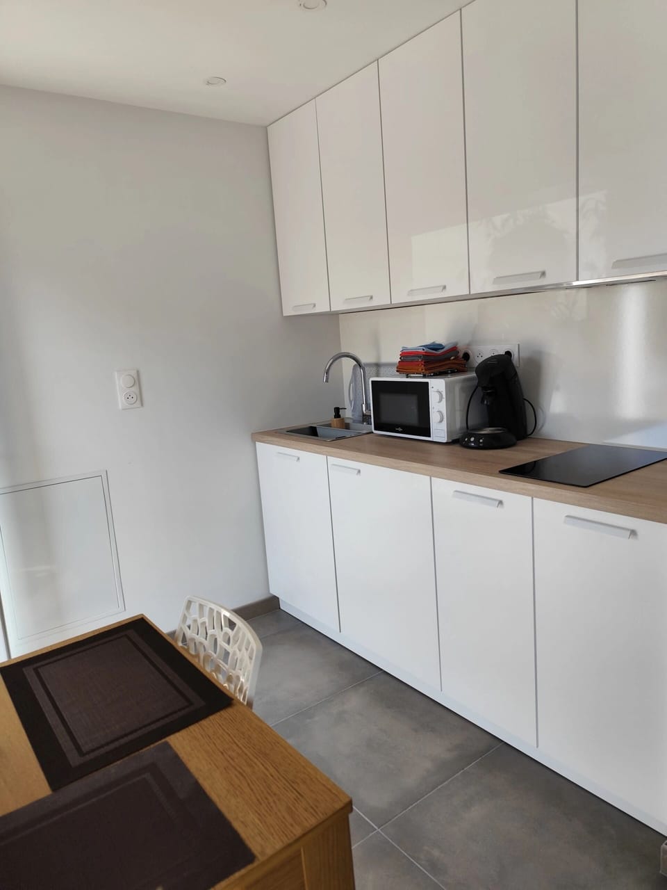 Classic Apartment, City View | Private kitchen | Highchair