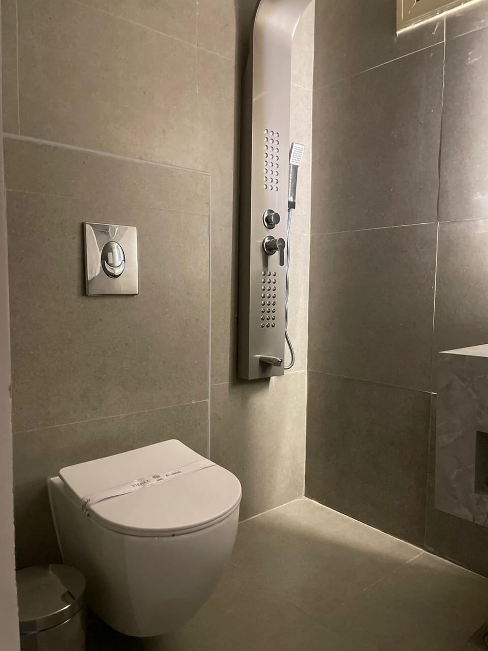 Studio | Bathroom | Bathrobes, slippers, soap, shampoo