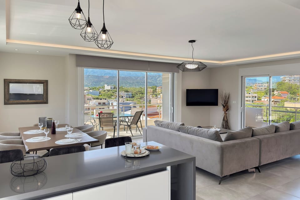 Comfort Apartment | Living area | Flat-screen TV