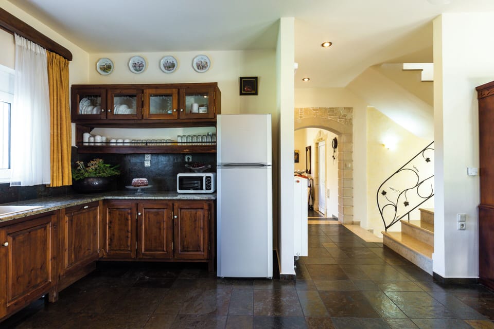 Traditional Villa, Mountain View | Private kitchen | Espresso maker, coffee/tea maker, electric kettle, toaster