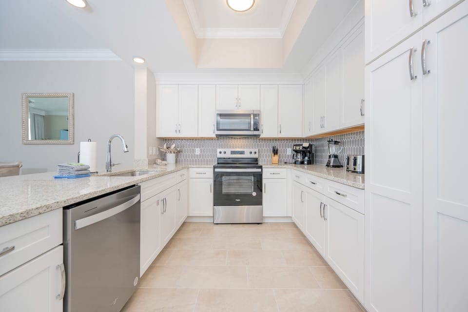 Condo, 3 Bedrooms | Private kitchen | Coffee/tea maker, fridge, oven