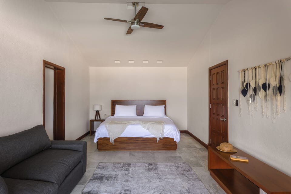 Desk, laptop workspace, WiFi (free), bed sheets