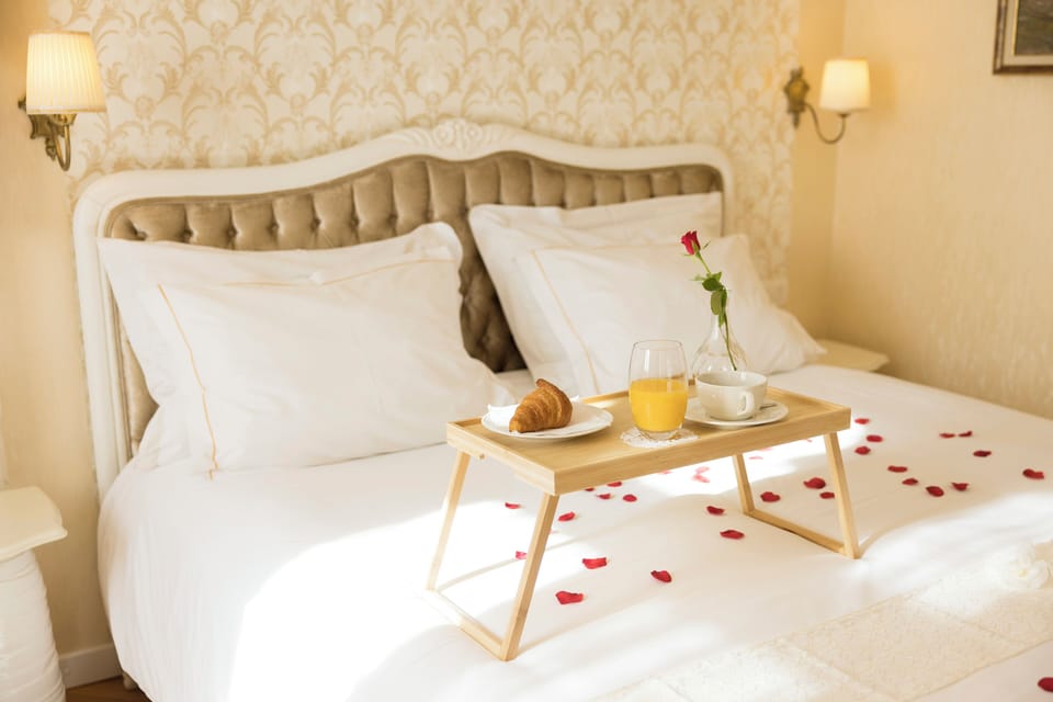 Daily full breakfast (EUR 15 per person)