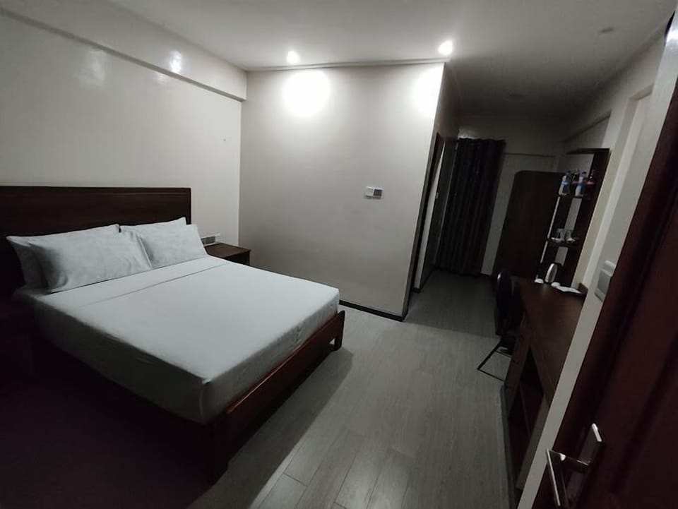 Deluxe Double Room, Balcony, Lake View | Individually decorated, individually furnished, free WiFi, bed sheets