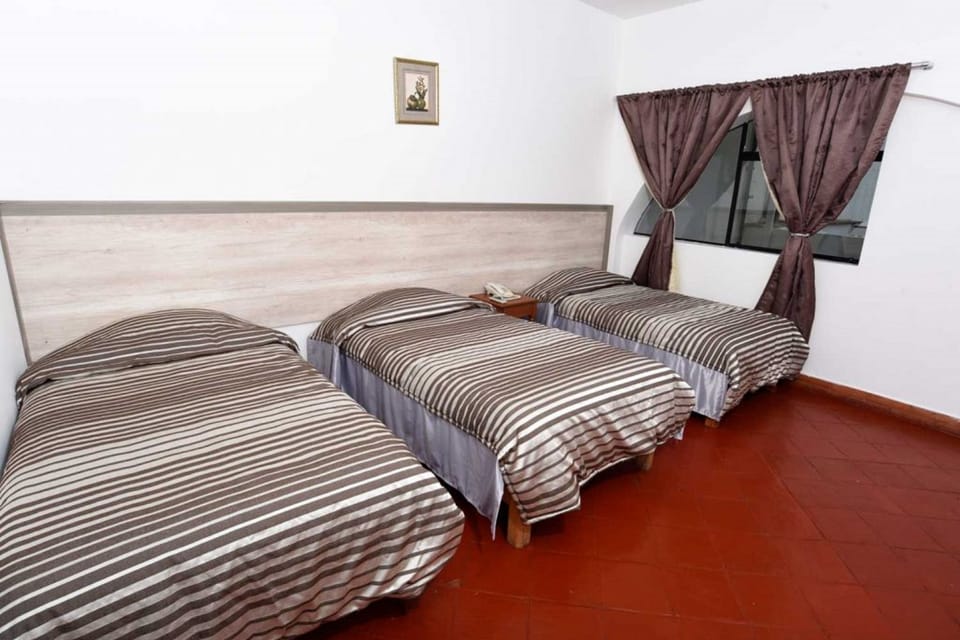 Standard Triple Room, Non Smoking | In-room safe, desk, WiFi (free), bed sheets