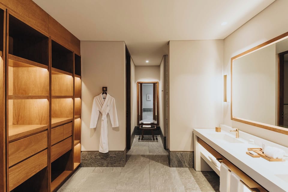 Premium bedding, down comforters, in-room safe, desk