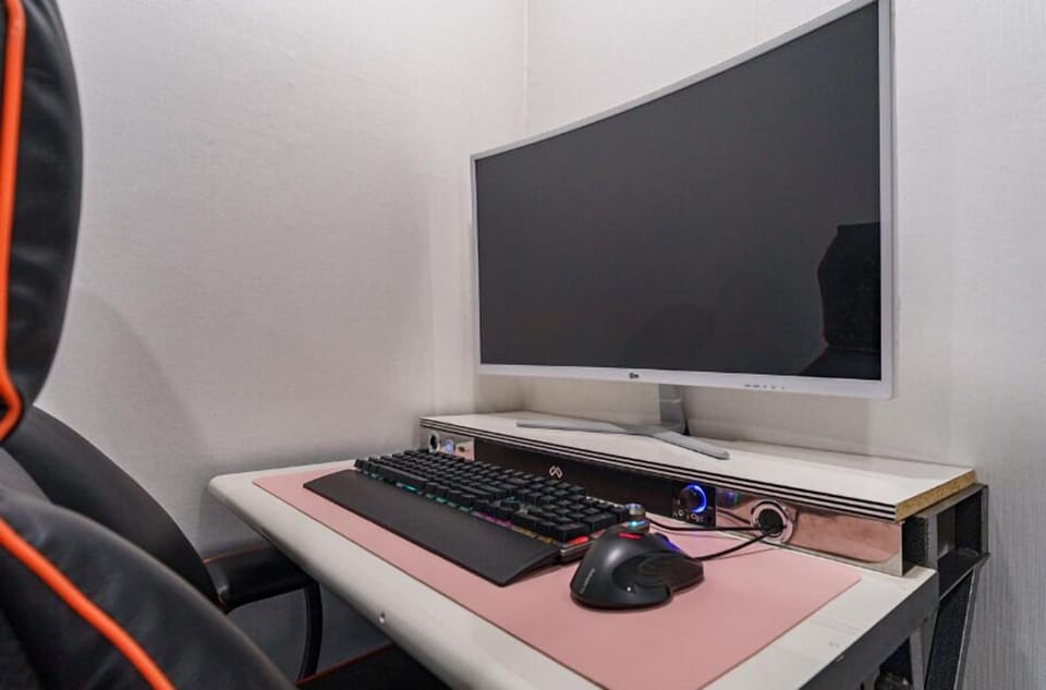 Standard Single Room, 1 Double Bed | Desk, laptop workspace, WiFi (free), bed sheets