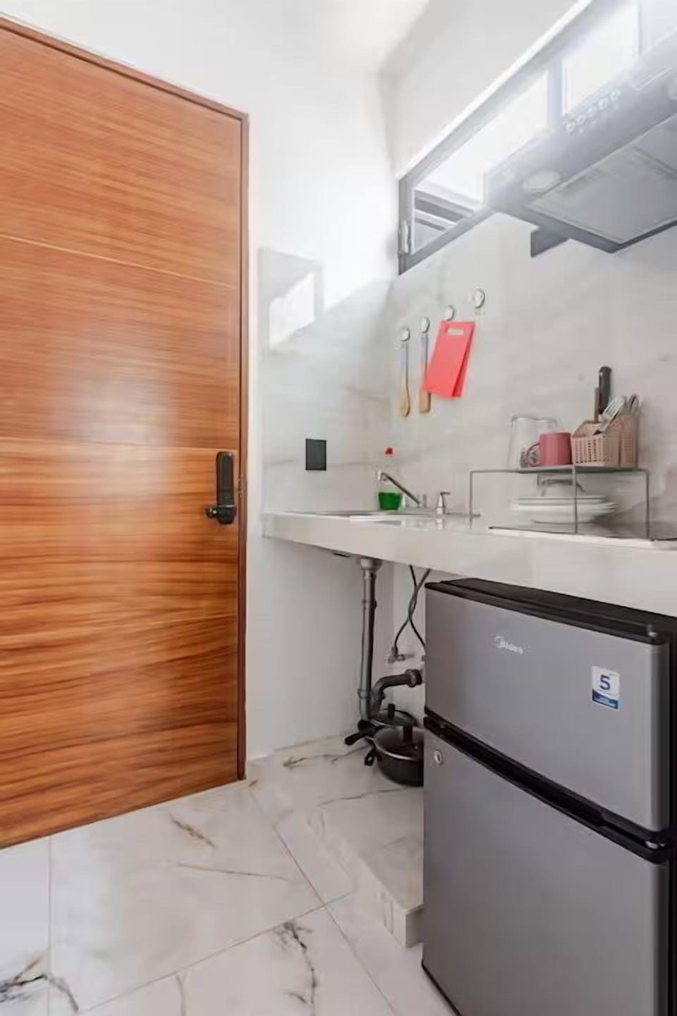 Deluxe Double Room | Private kitchen | Mini-fridge
