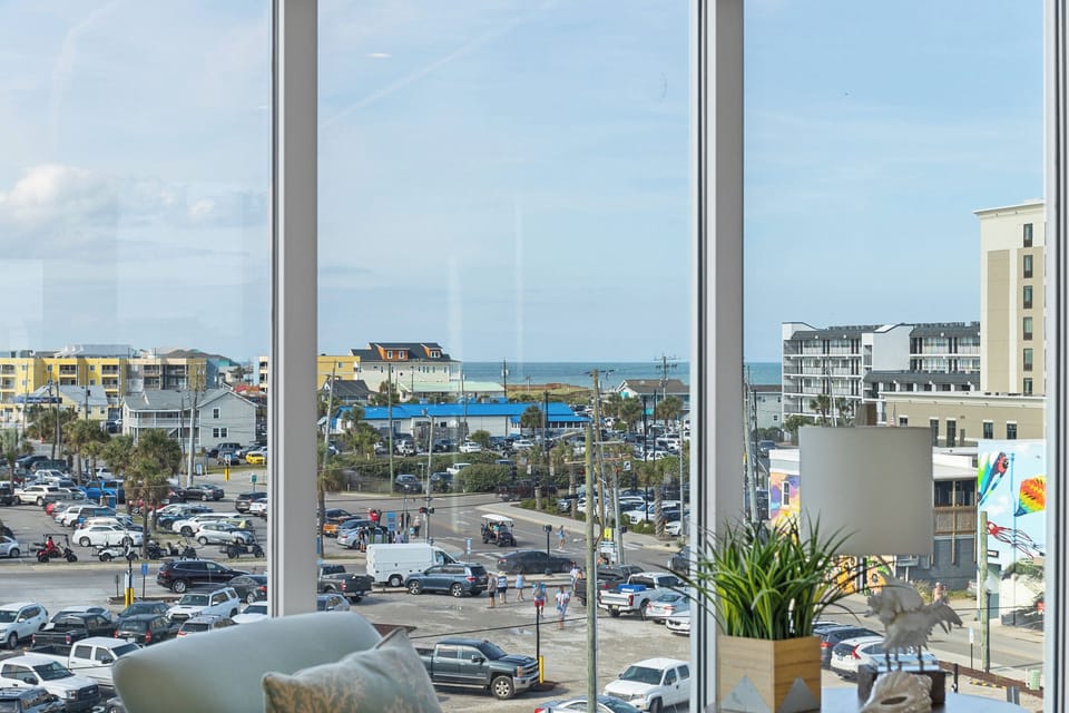 Condo (2 Bedrooms) | Property amenity