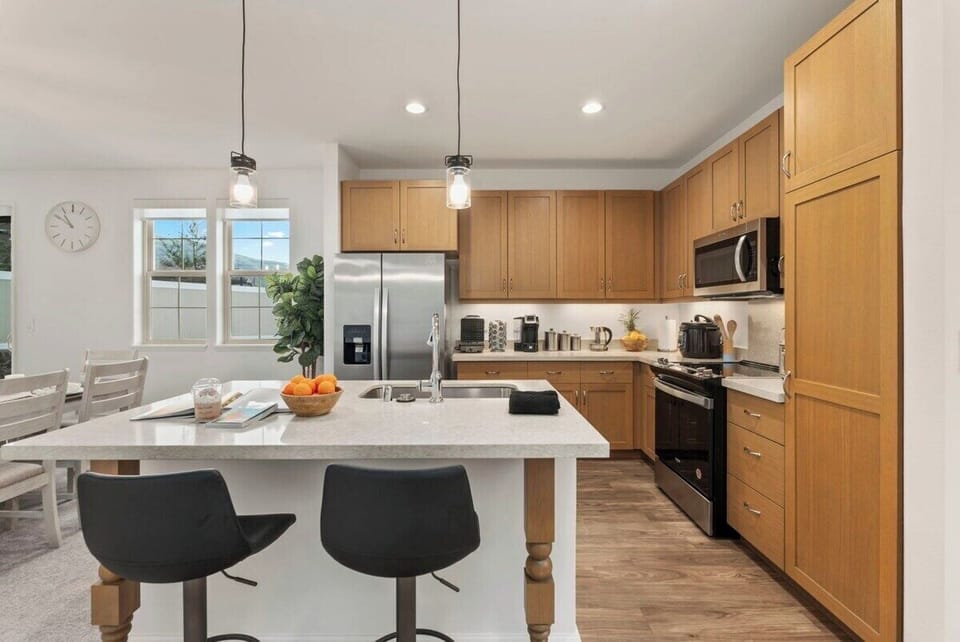 House (5 Bedrooms) | Private kitchen | Fridge, microwave, oven, coffee/tea maker