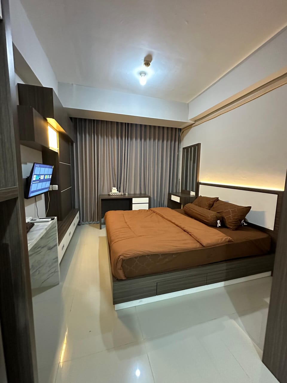 Free WiFi, bed sheets