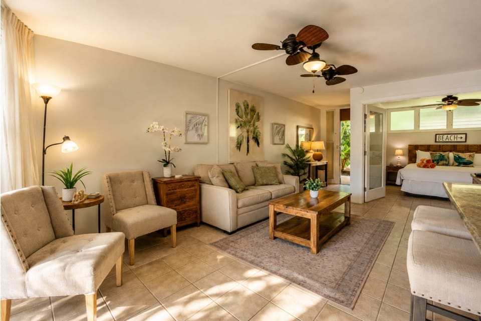 Villa, 1 Bedroom (Ocean View, Sleeps 4 (HOL-102)) | Living area | TV