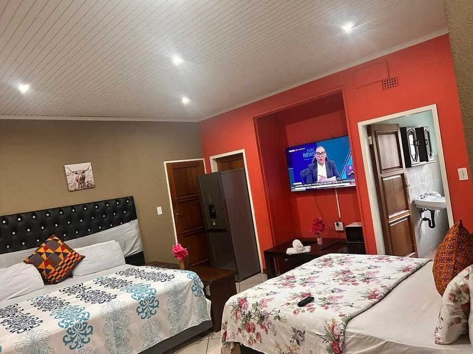 Classic Townhome, Balcony, Garden View | Desk, laptop workspace, free WiFi