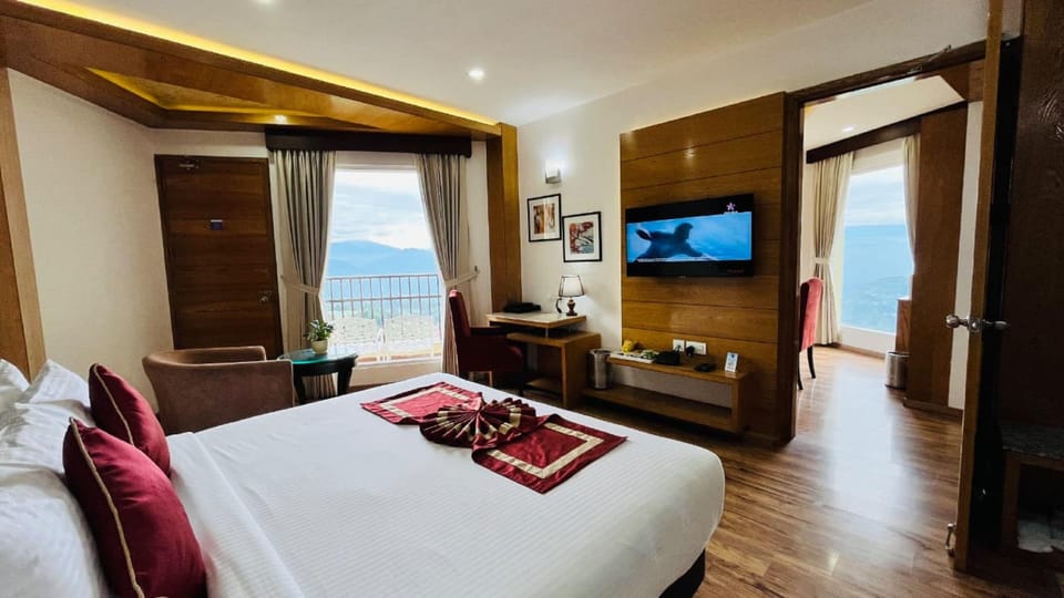 Suite Room Mountain View with Balcony | Premium bedding, minibar, in-room safe, desk