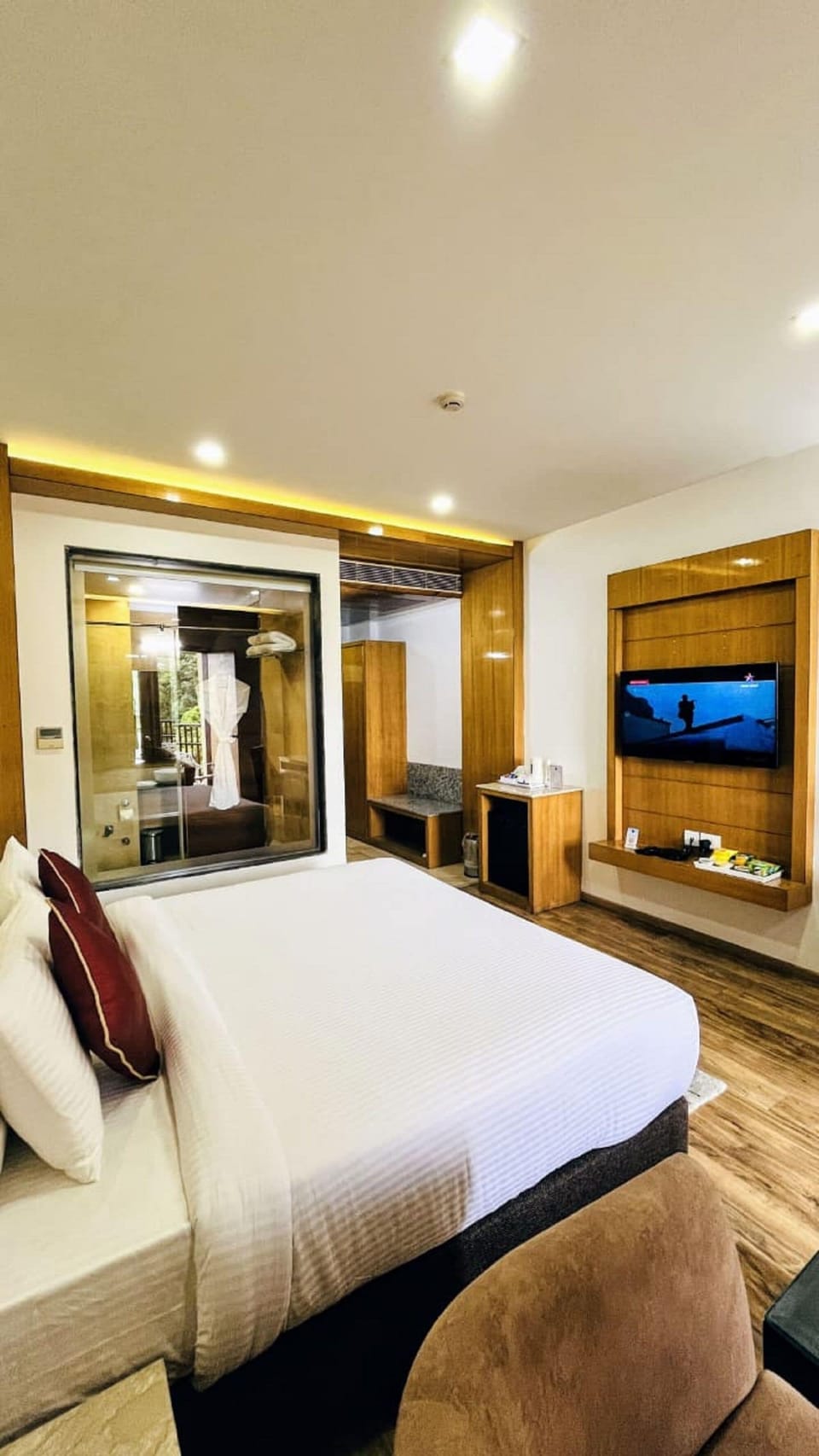 Deluxe Room Valley View with Balcony | Premium bedding, minibar, in-room safe, desk