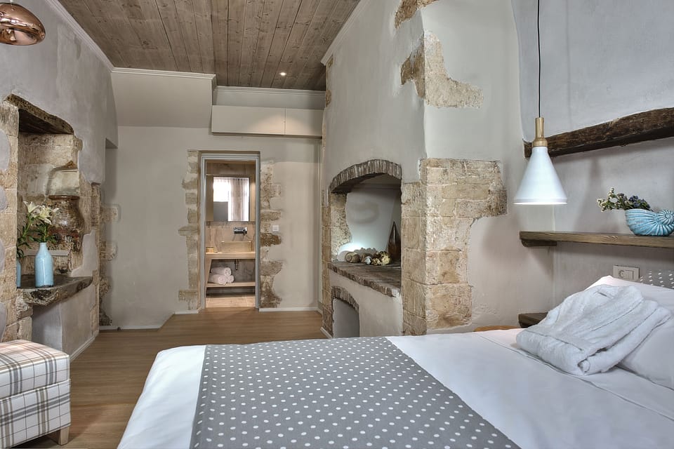 Classic Room | Down comforters, pillowtop beds, in-room safe, soundproofing