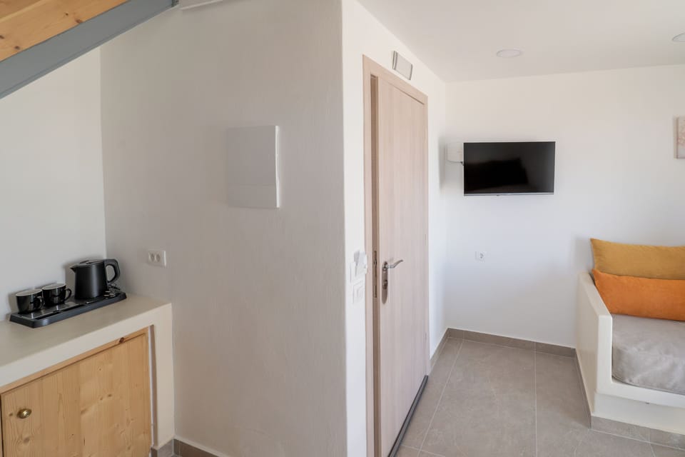 Loft Suite with Sea View | Individually decorated, individually furnished, soundproofing, free WiFi