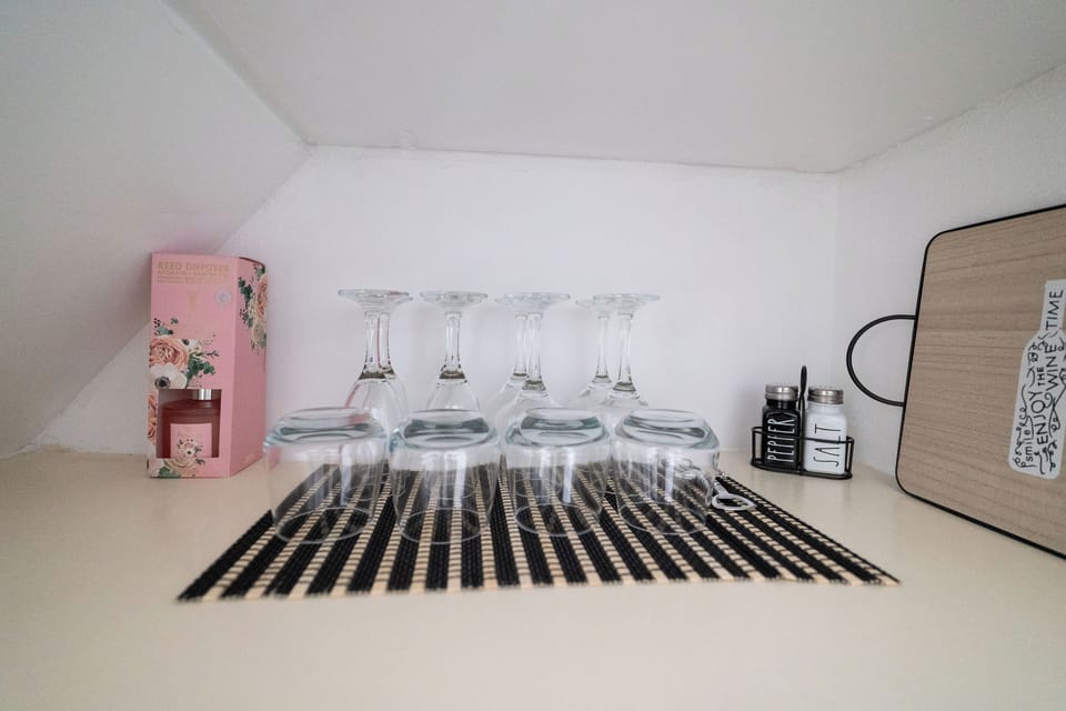 Loft Suite with Sea View | Coffee and/or coffee maker