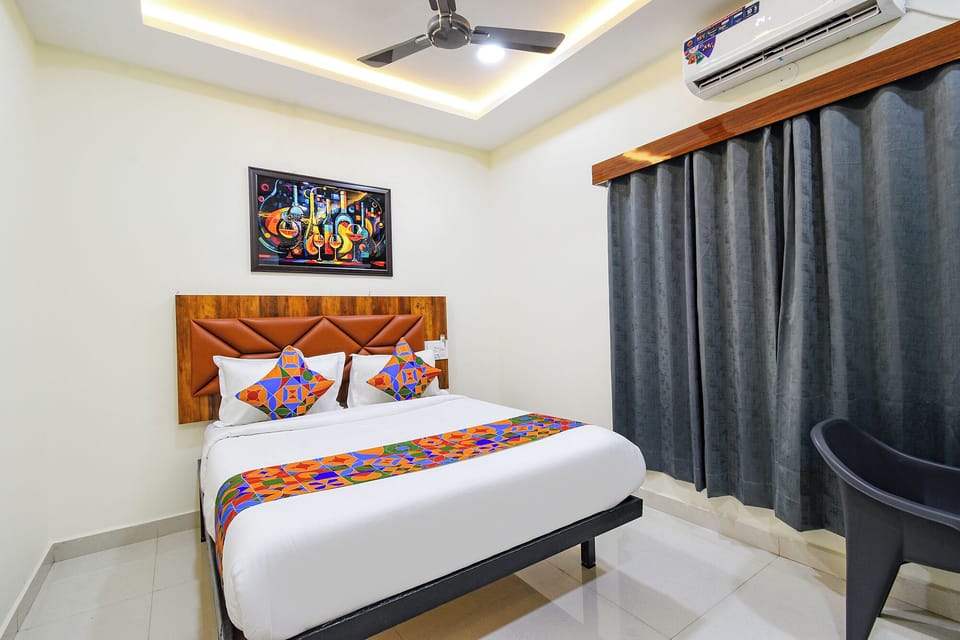 Egyptian cotton sheets, premium bedding, in-room safe, free WiFi