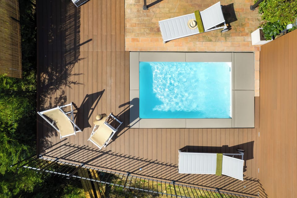 Seasonal outdoor pool