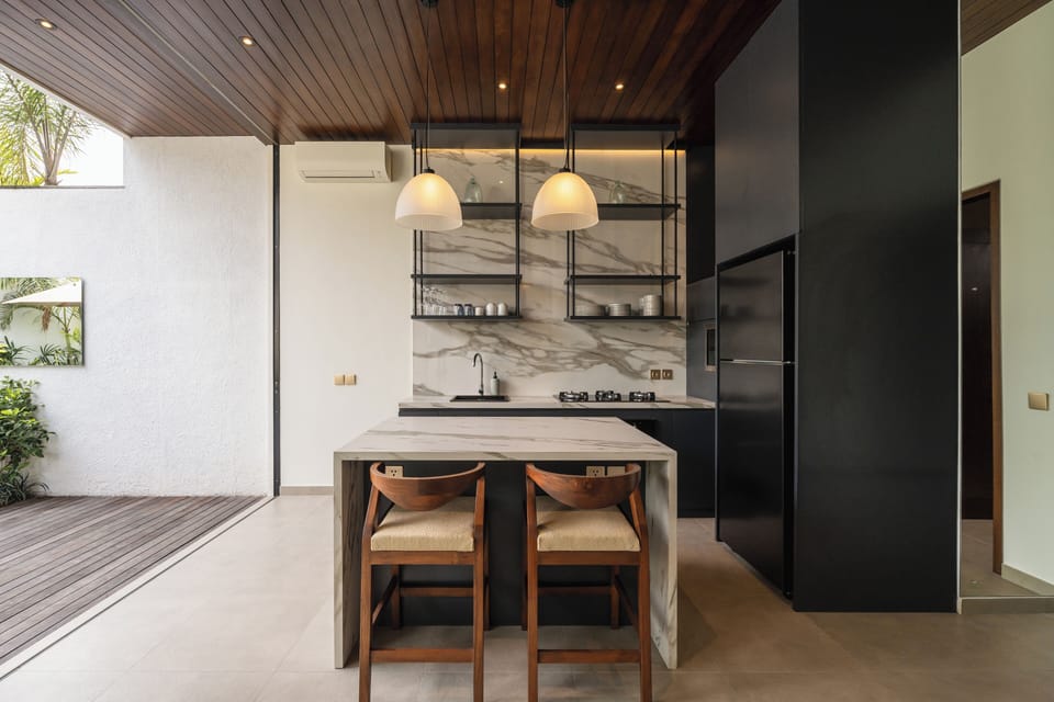 Deluxe Villa, 2 Bedrooms, Balcony, Pool View | Dining room