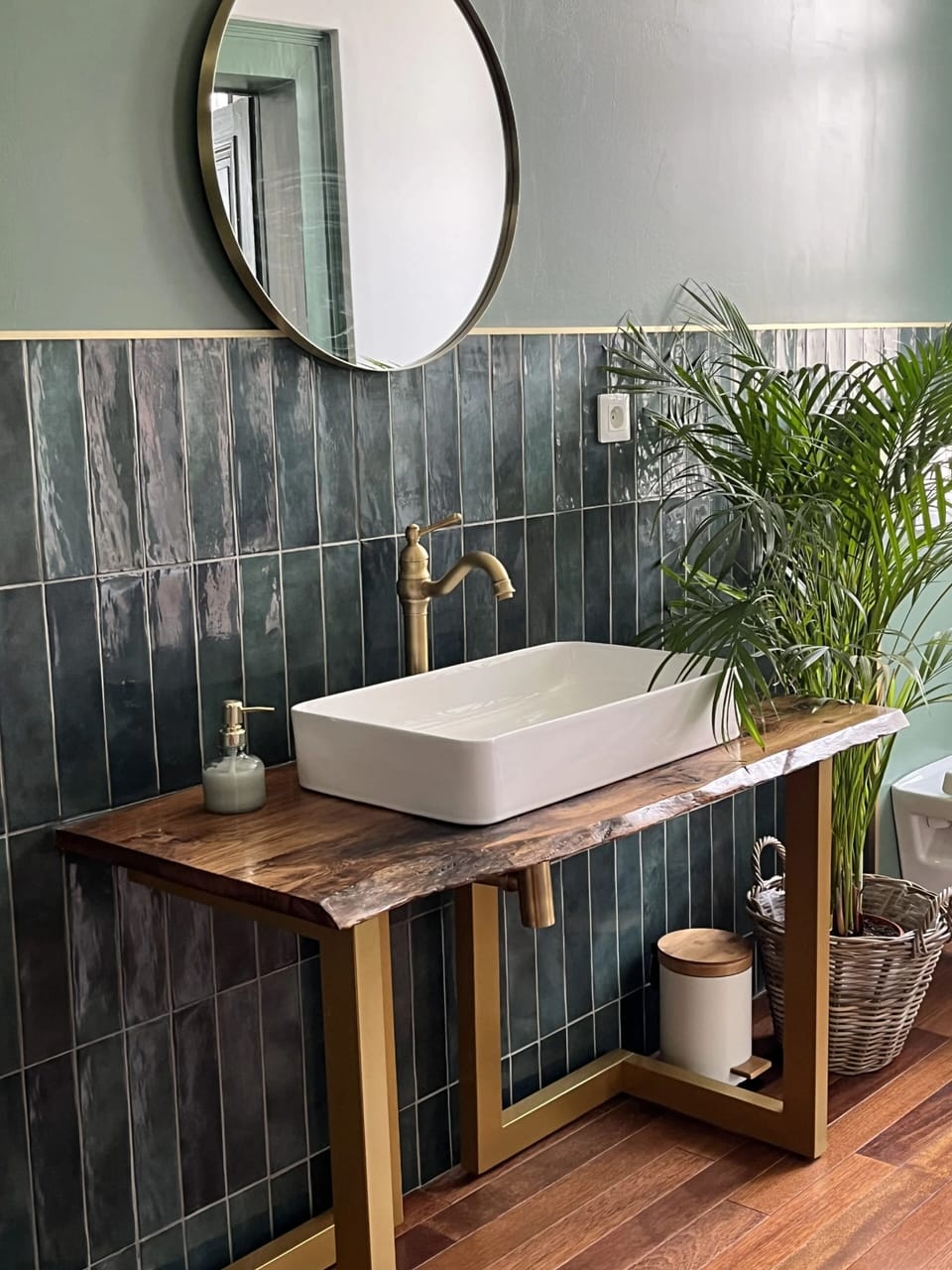 Classic Double Room, Pool View | Bathroom | Towels, toilet paper