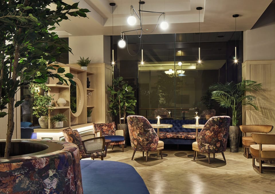 Lobby lounge