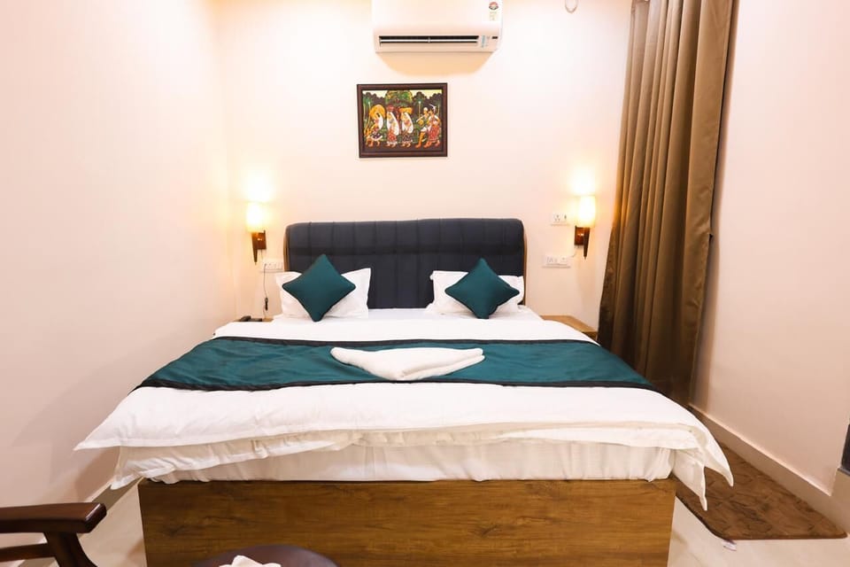 Standard Room | Memory foam beds, laptop workspace, rollaway beds, free WiFi