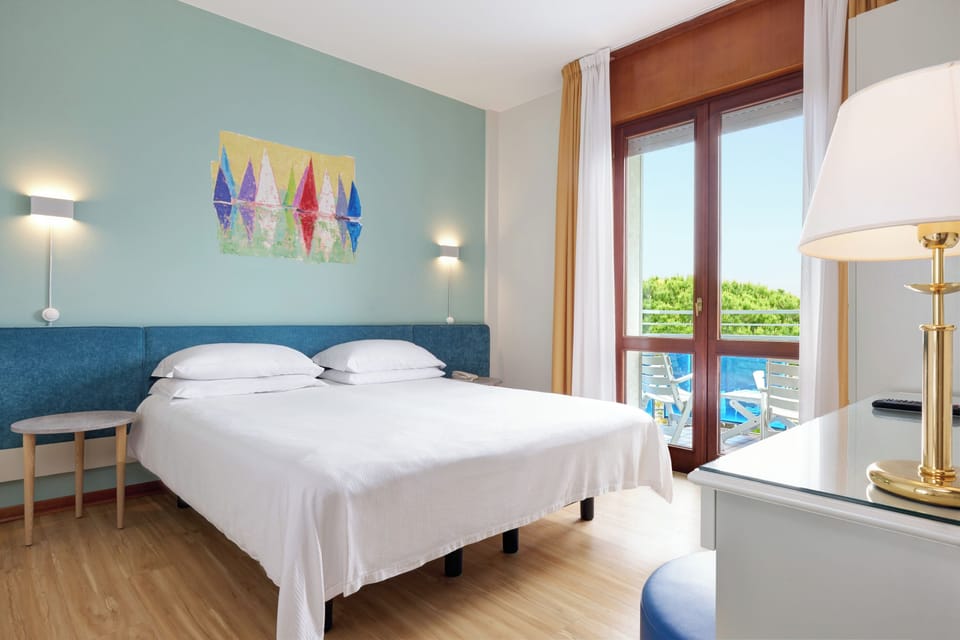 Double Room, Sea View | In-room safe, desk, free cribs/infant beds, free WiFi