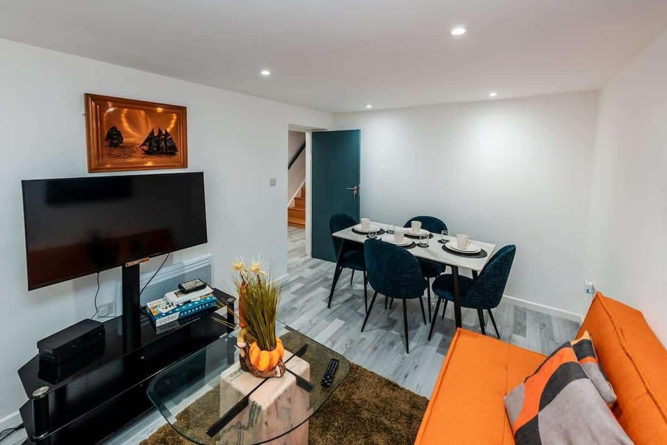 Apartment | Living area | TV