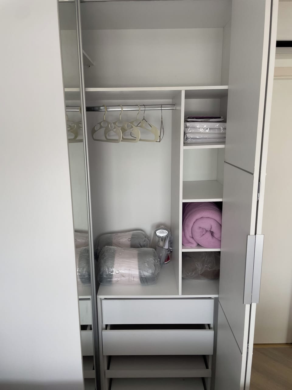 Apartment | 1 bedroom, blackout drapes, iron/ironing board, WiFi (free)