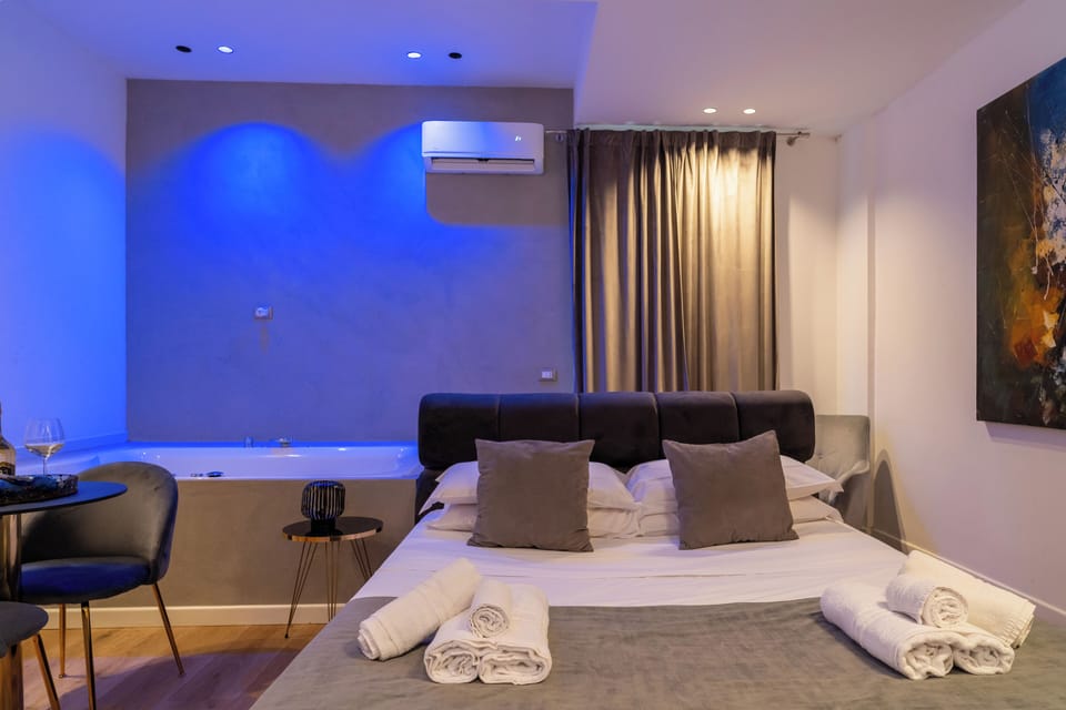 Luxury Townhome | 1 bedroom, desk, blackout drapes, soundproofing