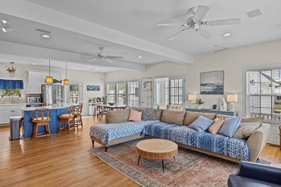 House, 4 Bedrooms | Living area | Smart TV