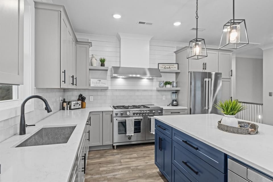 House, 6 Bedrooms | Private kitchen | Fridge, oven, coffee/tea maker, toaster