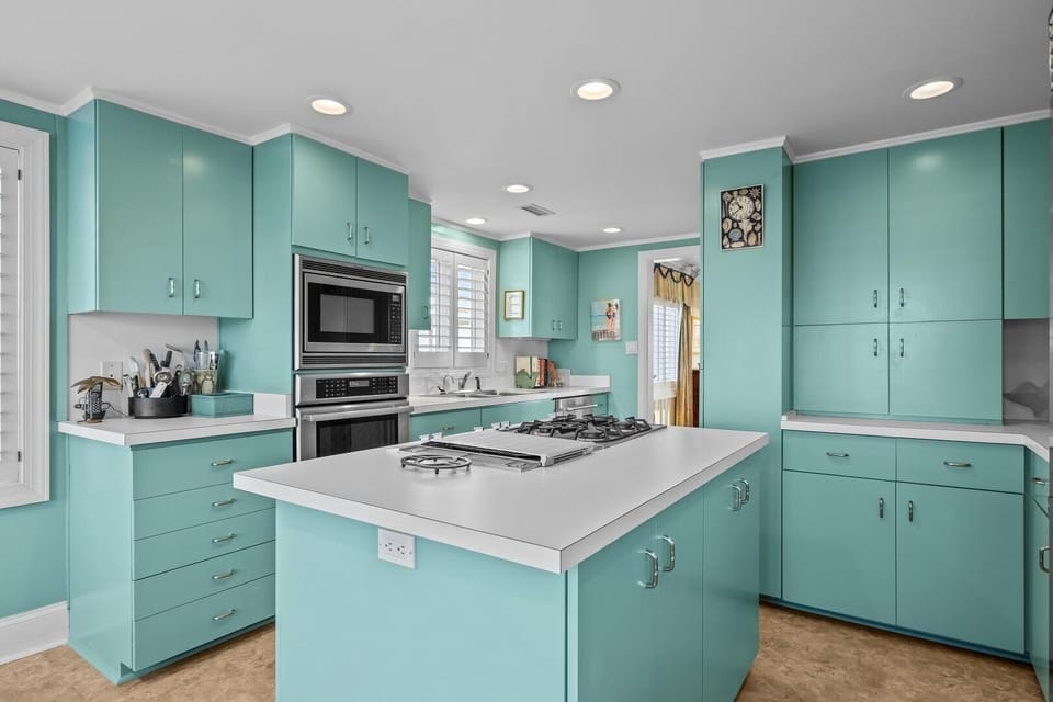 House, 5 Bedrooms | Private kitchen | Fridge, oven, coffee/tea maker, toaster