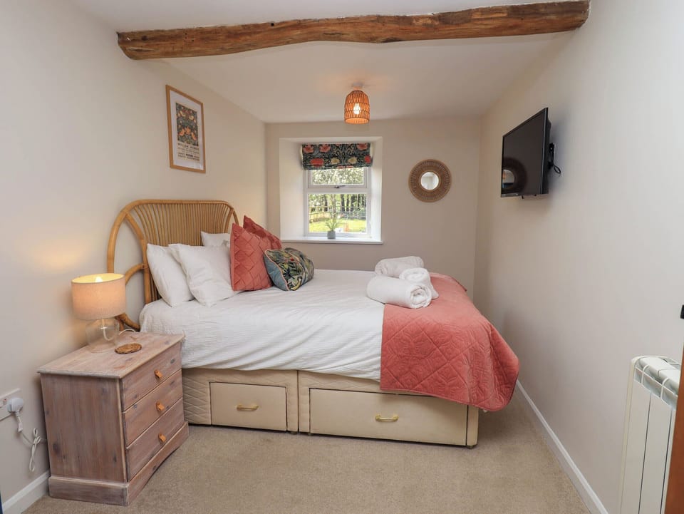 2 bedrooms, individually decorated, individually furnished, free WiFi