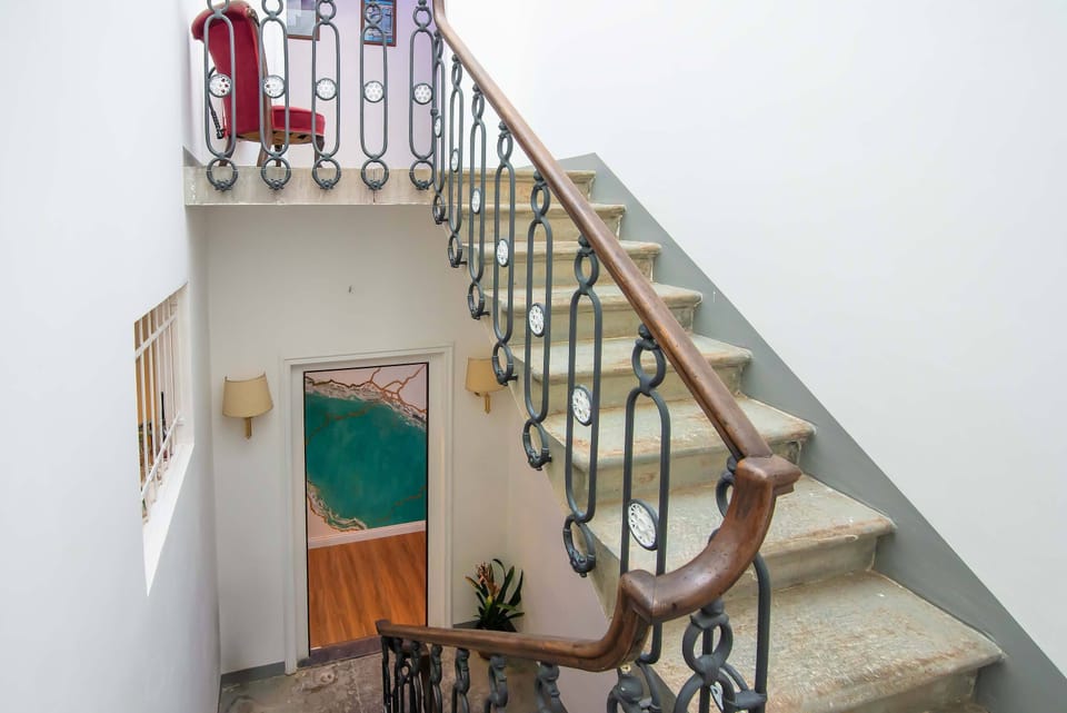 Handrails in stairways