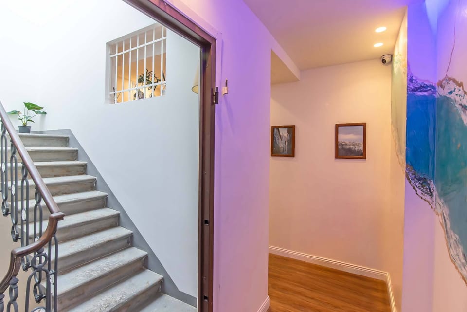 Handrails in stairways