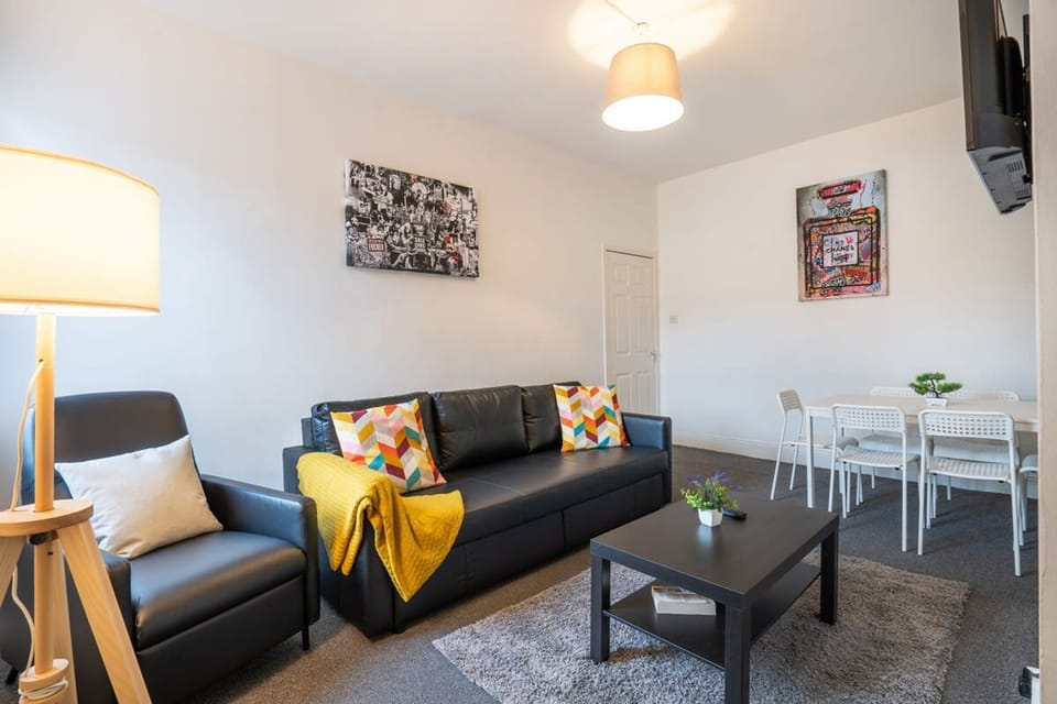 Apartment | 4 bedrooms, desk, Internet