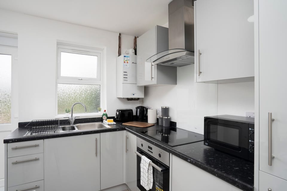 House | 4 bedrooms, desk, Internet