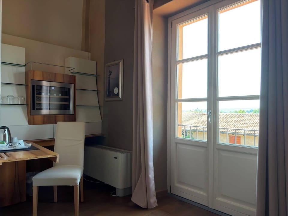 Junior Studio Suite | Minibar, desk, WiFi (free)