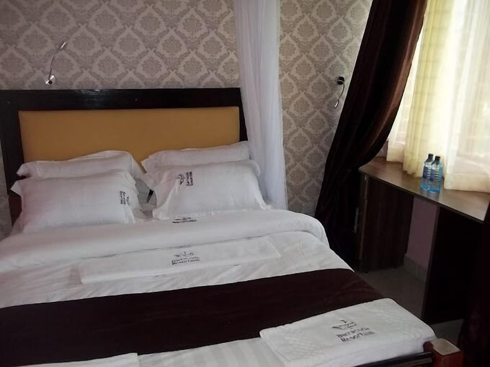 Deluxe Double Room, Pool View | Free WiFi, bed sheets