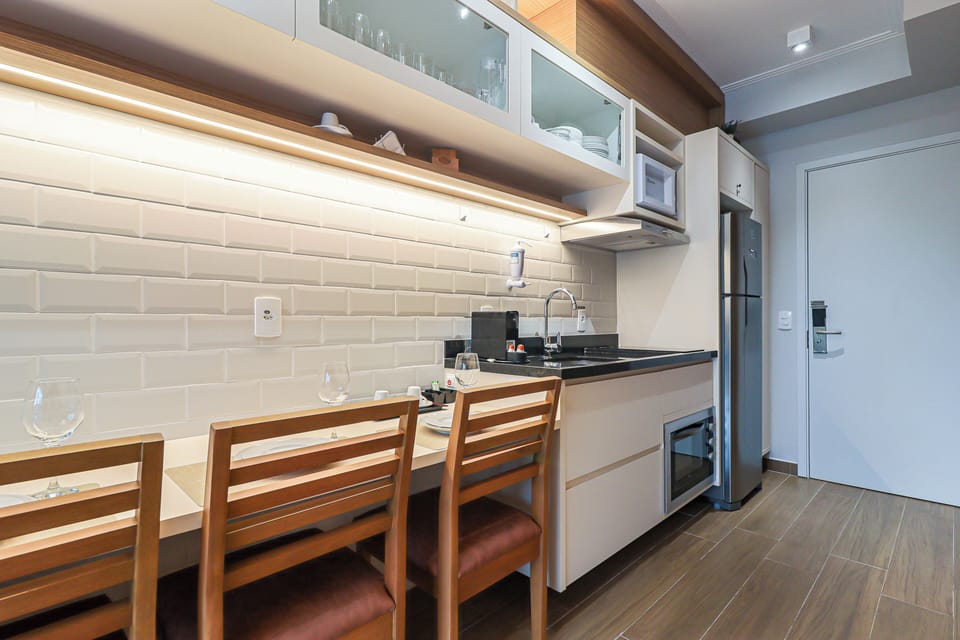 Studio | Private kitchen | Microwave, cookware/dishes/utensils