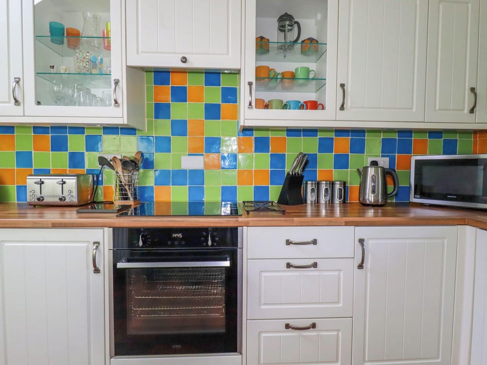 Dishwasher, cookware/dishes/utensils