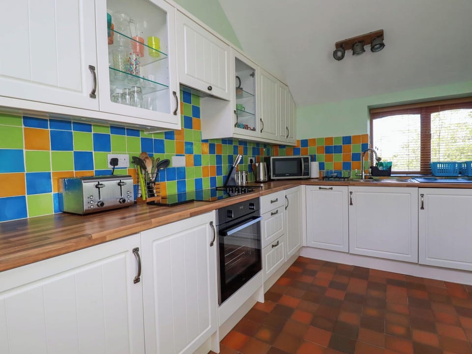 Dishwasher, cookware/dishes/utensils