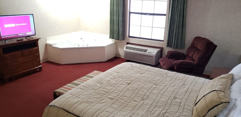 Luxury suite | 1 bedroom, individually furnished, free WiFi, bed sheets