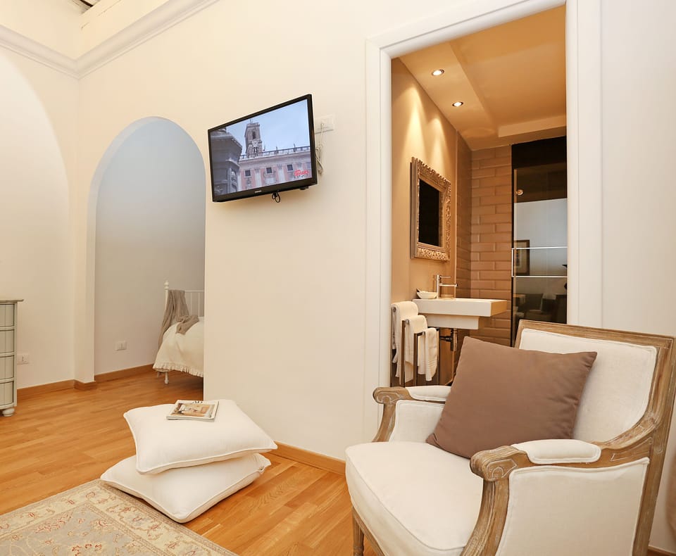 Junior Suite | Down comforters, WiFi (free), bed sheets