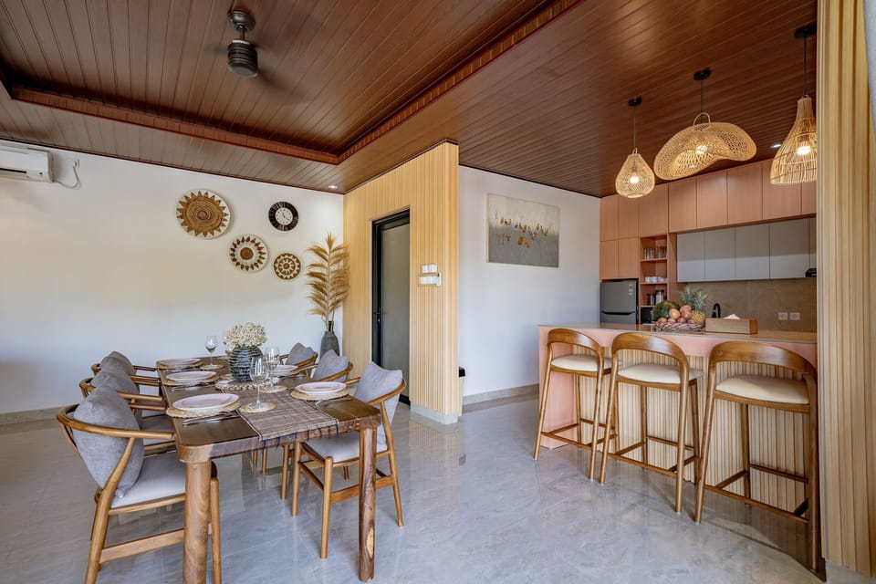 Deluxe Villa, 2 Bedrooms, Patio, Pool View | Dining room