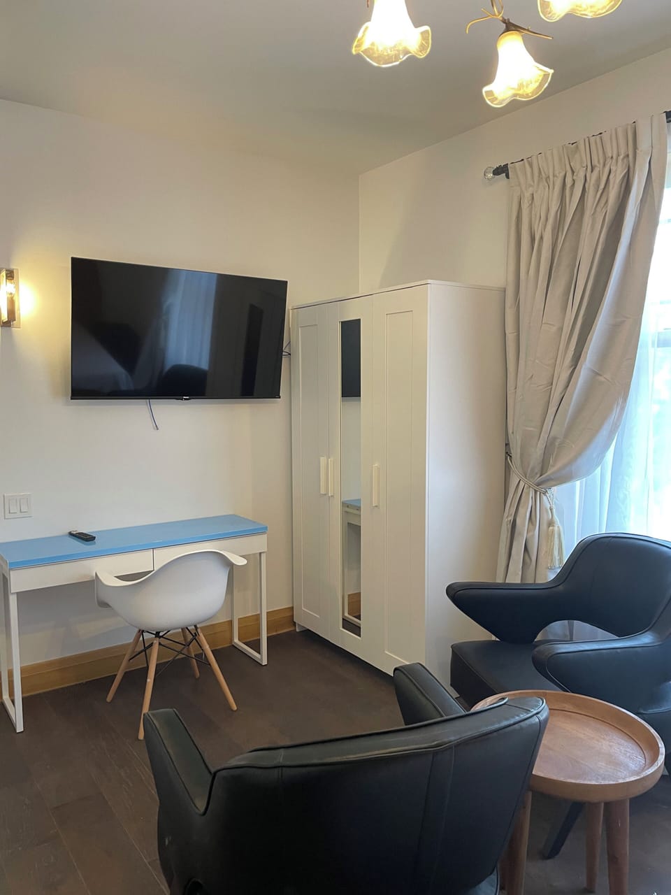 Deluxe Single Room | Living area