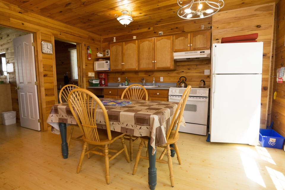 Deluxe Cottage, 1 Bedroom (1 queen and 1 double bed) (#23) | In-room dining